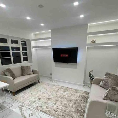 Premium Private Apartment Minutes To Central Londen Buitenkant foto