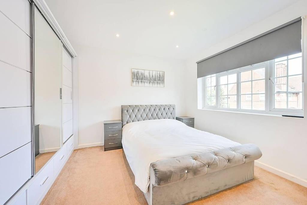 Premium Private Apartment Minutes To Central Londen Buitenkant foto