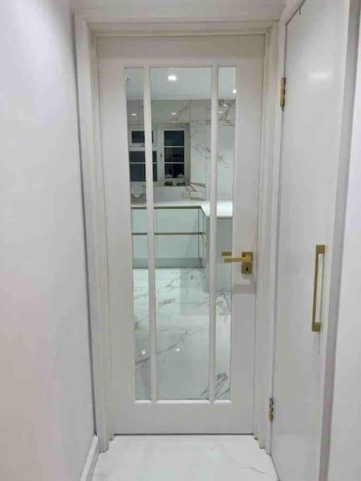 Premium Private Apartment Minutes To Central Londen Buitenkant foto