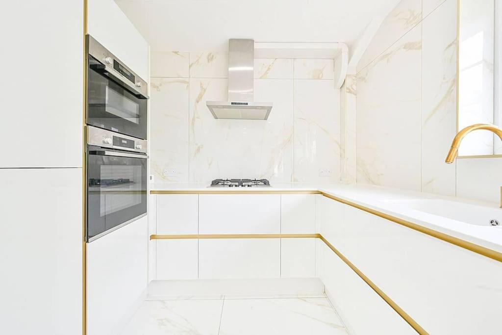 Premium Private Apartment Minutes To Central Londen Buitenkant foto